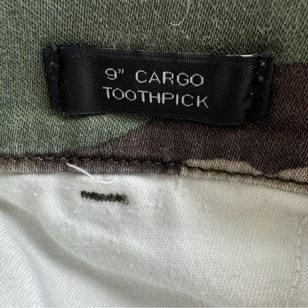 J. Crew 9” Cargo Toothpick Women’s Jeans Camouflage size 26 Green High Rise Camo - Picture 8 of 10
